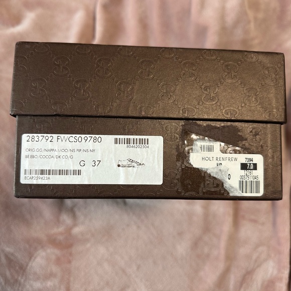 Women’s Gucci Sneakers - Picture 13 of 15